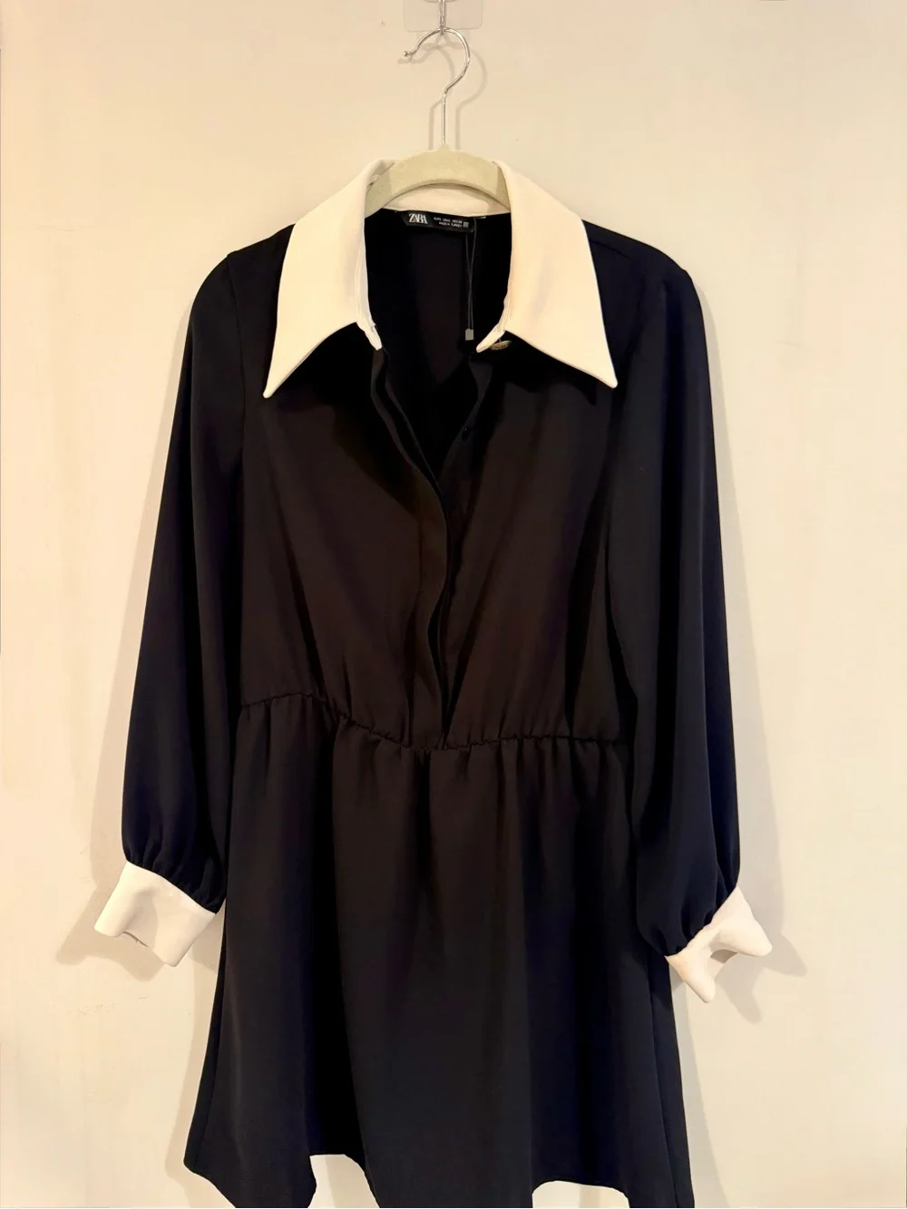 black dress with white cuffs and collar Black Sheath Dress, Peter Pan Collar, Midi Office Wear Presentation dress Modern Midi dress Three quarter sleeve dress